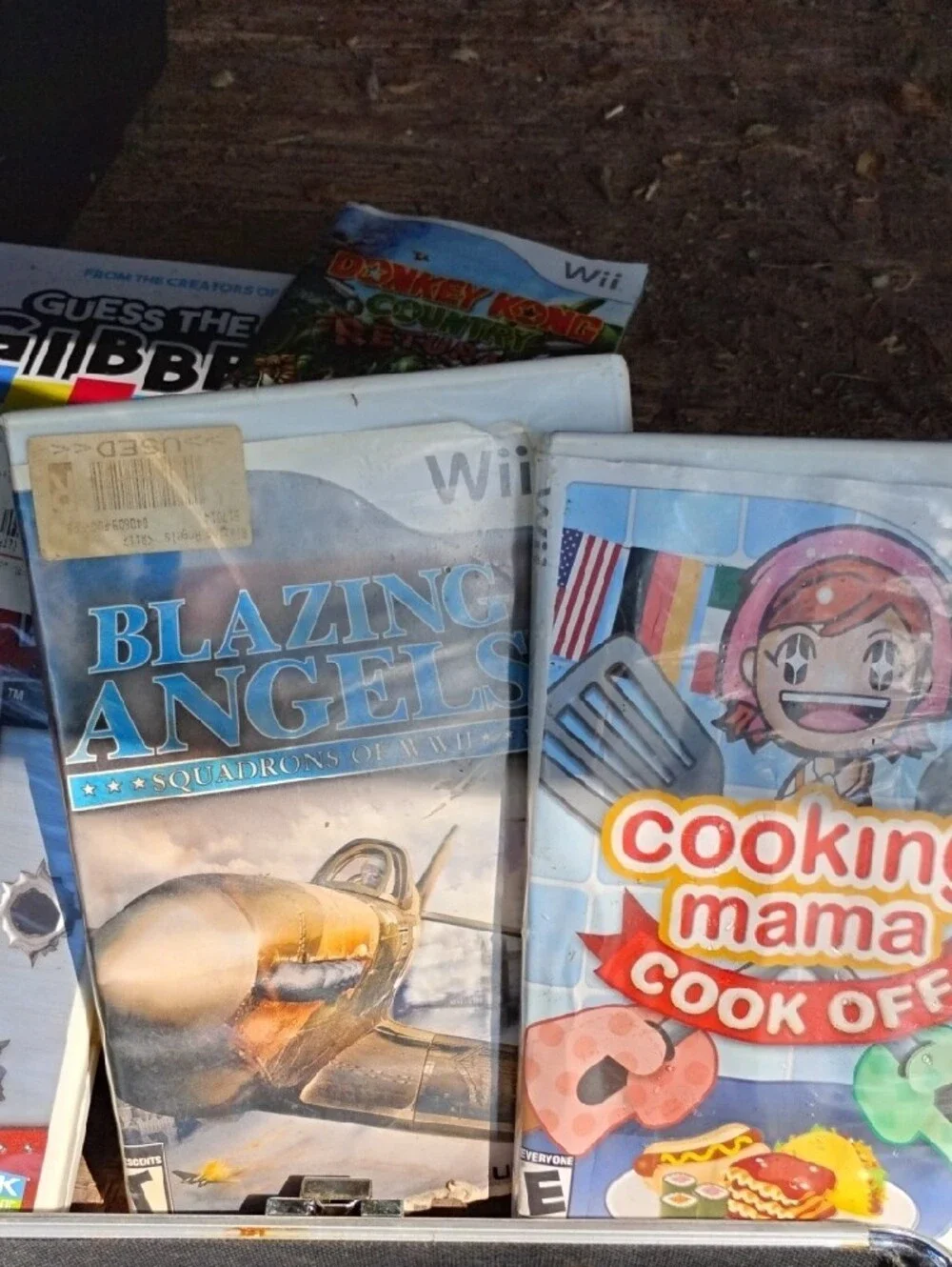 Nintendo Wii Game Lot with Colorful Game Discs&Steel Carrying/Storage Case